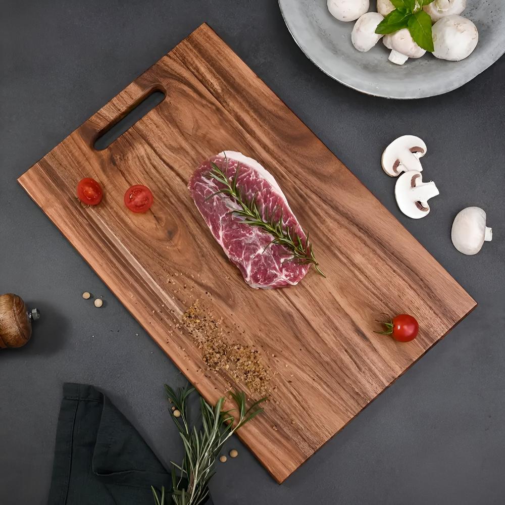 Practical Cutting Board with Handle – Sturdy, 38.5×25 cm